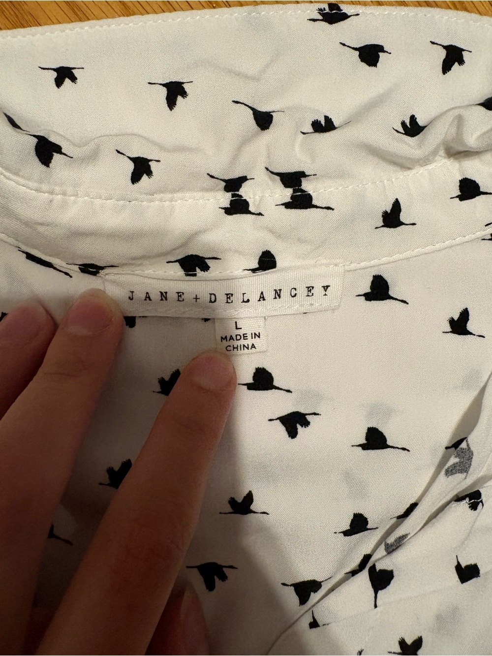 Jane + Delancey White Bird Print Short Sleeve Button-Up Blouse Top Size L - Picture 2 of 2